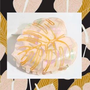 The Coconut Collective Monstera Claw Clip NWT!